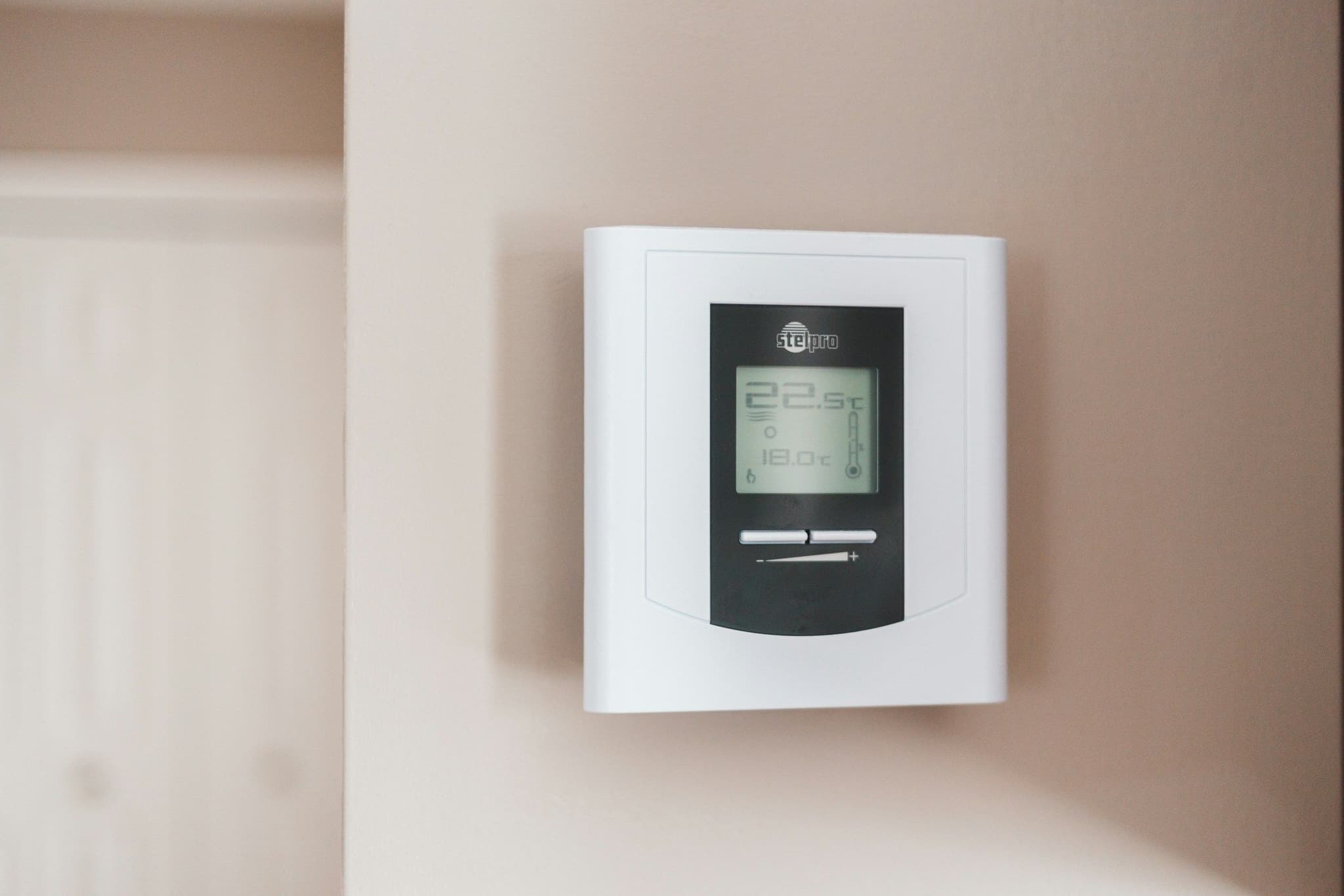 White and grey thermostat showing 19.5 degrees
